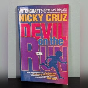 5/$10 📚‎ Devil on the Run By Nicky Cruz